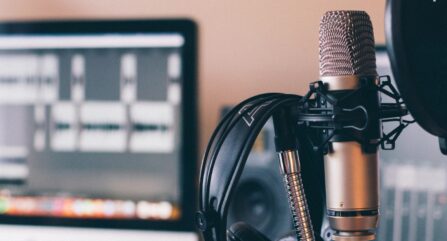 Como criar um podcast em 5 passos: o guia completo para 2023