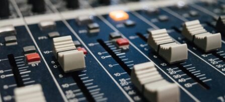 Efeitos sonoros para podcast: como encontrar ou criar o seu